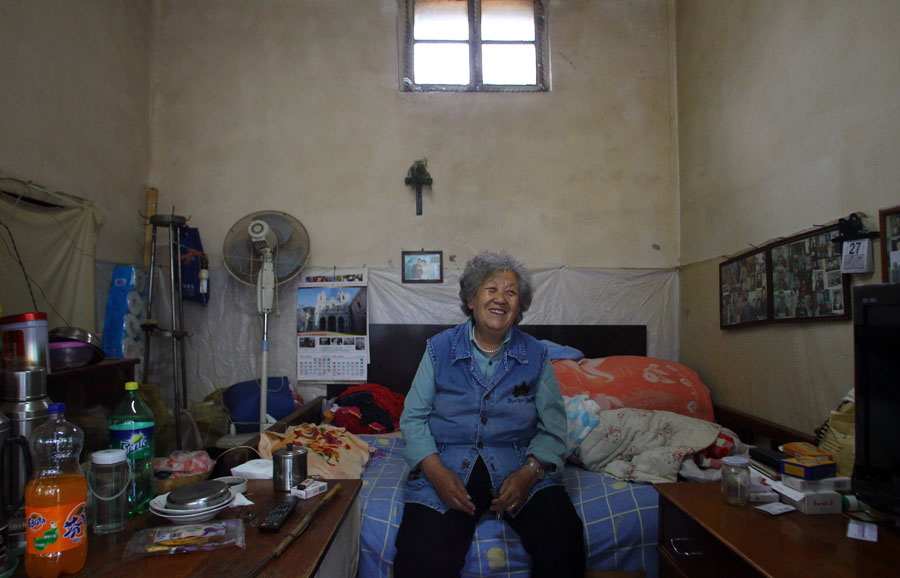 Wang Shuyun, 76 ans, dans sa maison située dans une cour de Beiguanfang hutong, dans le quartier de Shichahai. [Photo Zou Hong / China Daily]