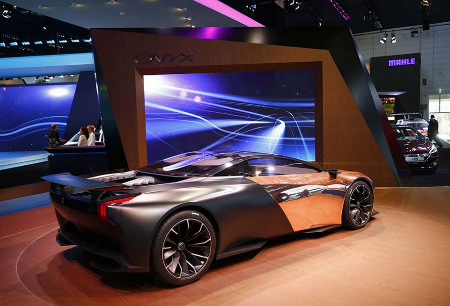 Un concept-car Peugeot Onyx, présenté lors de la journée de présentation aux médias au Salon automobile de Francfort (IAA) le 10 septembre 2013. [Photo / agences]