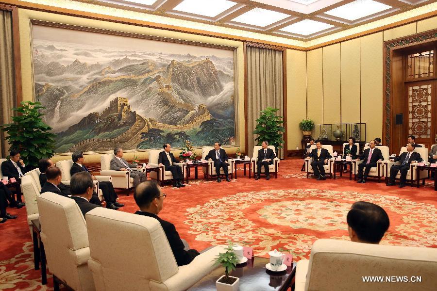 Yu Zhengsheng rencontre une délégation de Taiwan (2)