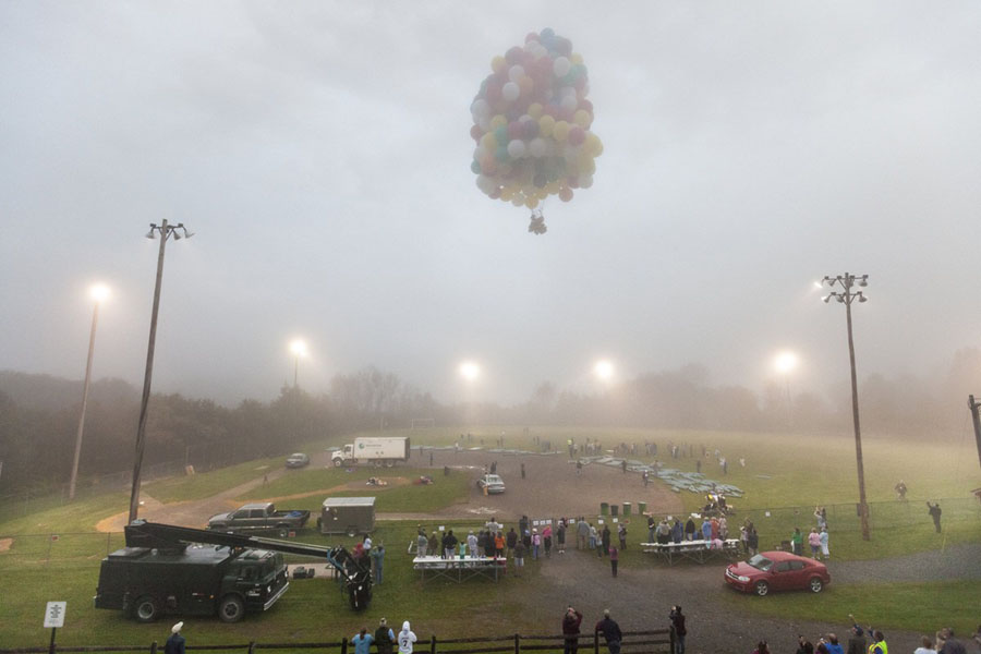 Au petit matin du 12 septembre 2013 à Carinbou en Maine aux Etats-Unis, l'aérostier américain Jonathan Trappe s'est embarqué dans un canot attaché à un bouquet de ballons colorés gonflés à l'hélium et a commencé sa traversée du Pacifique. 