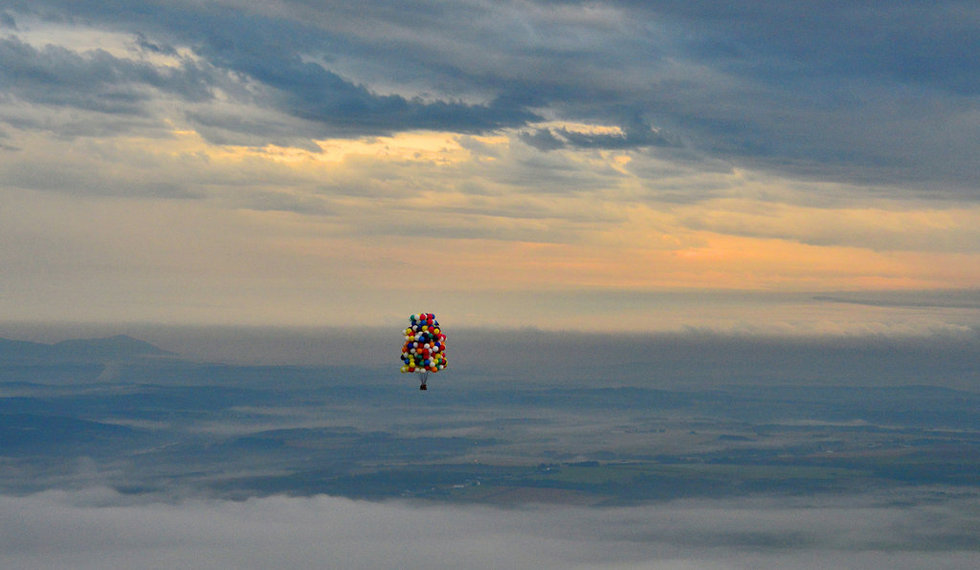 Un Américain traverse l'Atlantique avec 370 ballons (2)