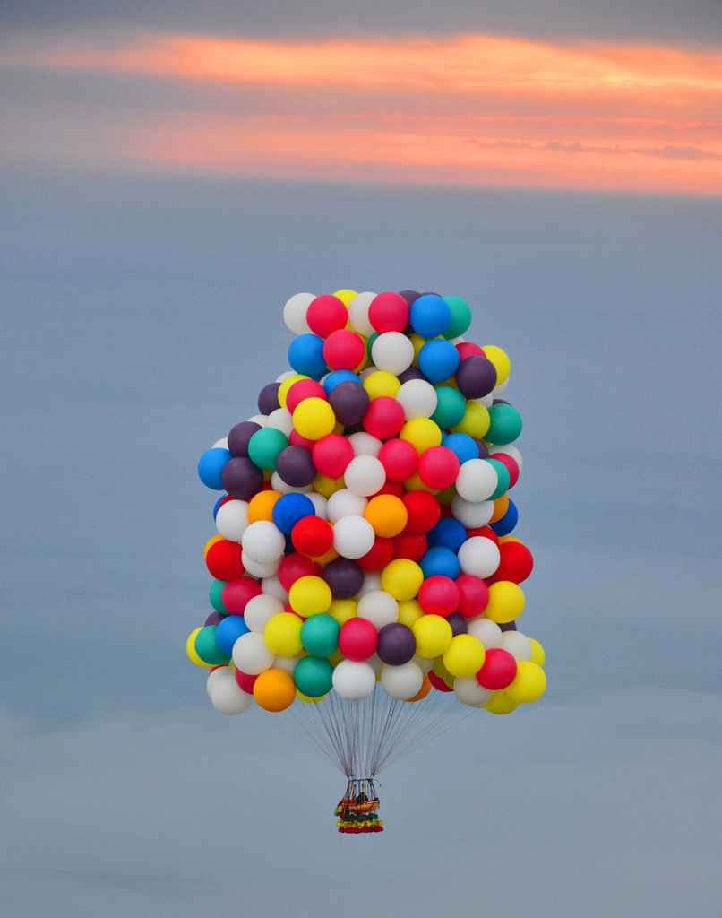 Un Américain traverse l'Atlantique avec 370 ballons (3)