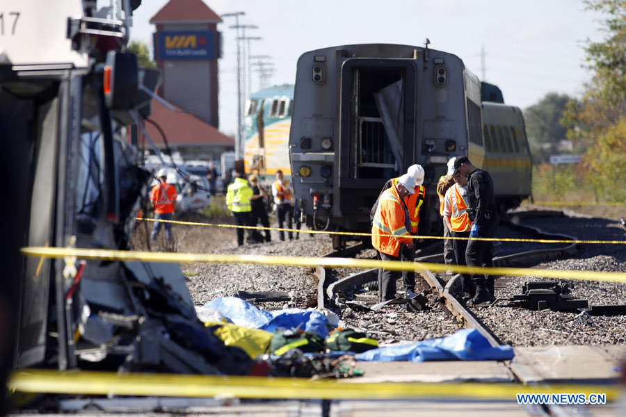 Cinq morts dans une collision bus-train à Ottawa (3)