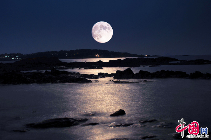 Admirez la lune durant la fête de la mi-automne (2)