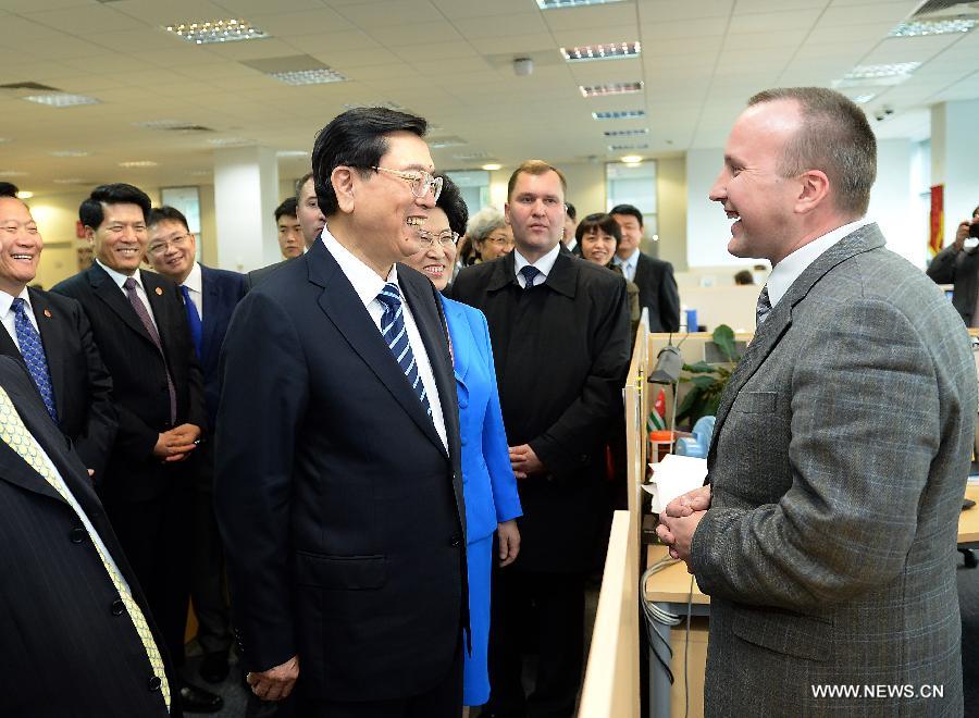 M. Zhang a également visité la filiale de la compagnie de technologie chinoise Huawei à Moscou.