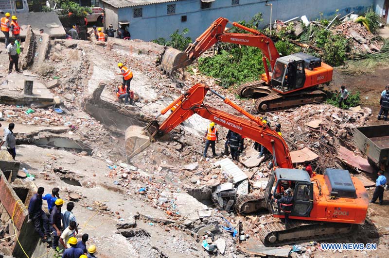Inde: au moins 43 morts et 32 blessés dans l'effondrement d'un immeuble à Bombay  (2)