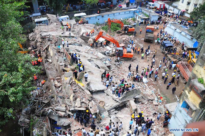 Inde: au moins 43 morts et 32 blessés dans l'effondrement d'un immeuble à Bombay 