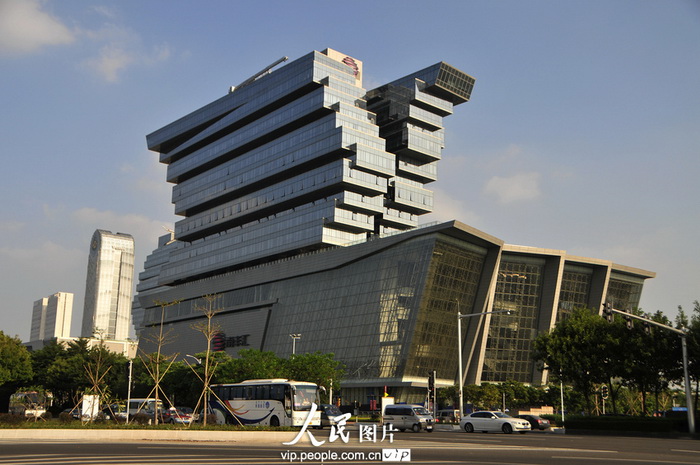 Guangzhou : un immeuble particulier en forme de cubes  (4)