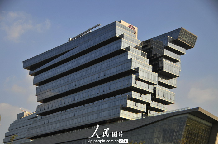 Guangzhou : un immeuble particulier en forme de cubes  (3)