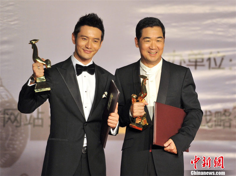 Le 28 septembre, Huang Xiaoming (à gauche) et Zhang Guoli se sont partagé le prix de meilleur acteur pour leurs rôles respectifs dans le film American Dreams in China et Back to 1942.