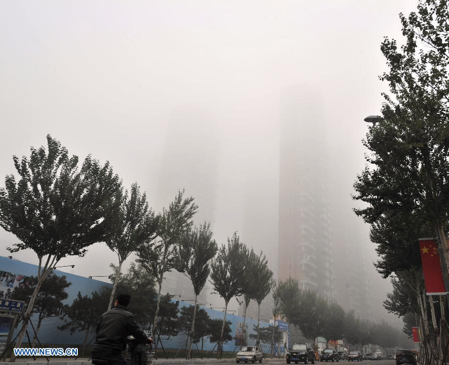 Chine: Un épais brouillard enveloppe la ville de Shenyang