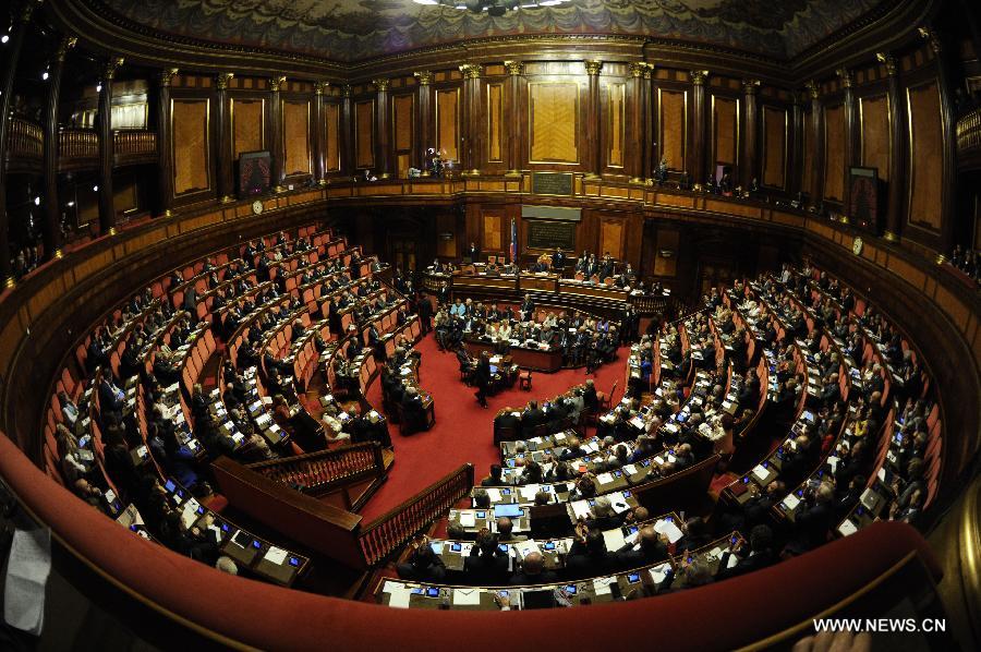 Le gouvernement italien remporte le deuxième des deux votes de confiance au parlement  (4)