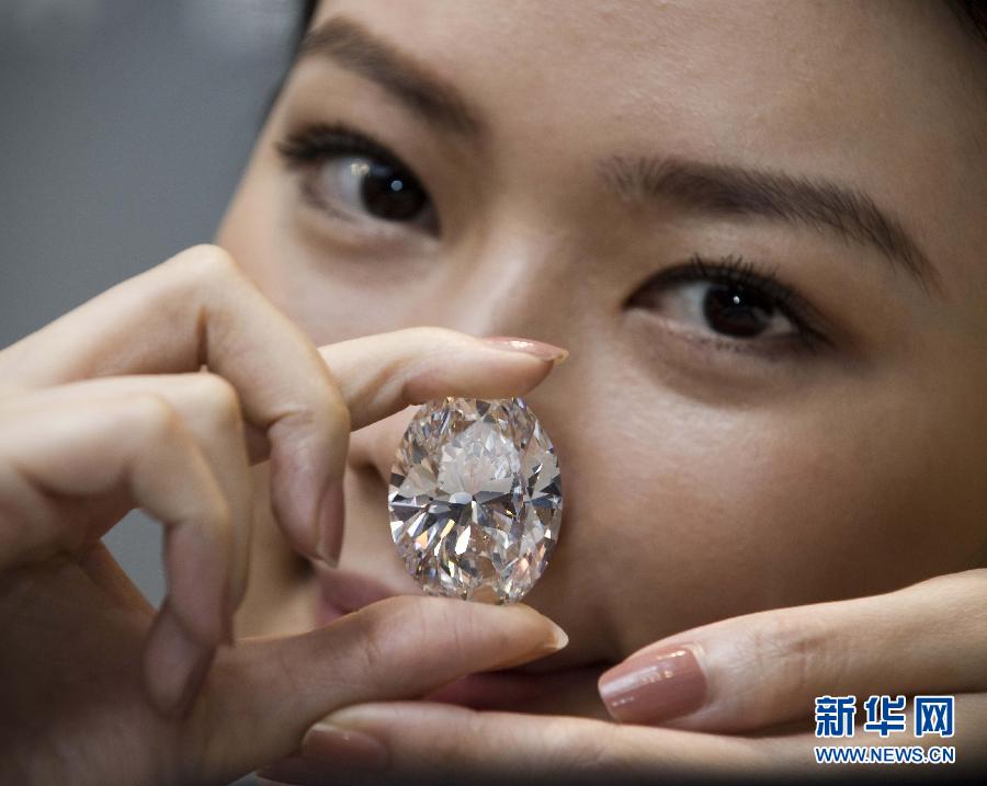 Le plus grand diamant de l'histoire vendu à Hong Kong (6)