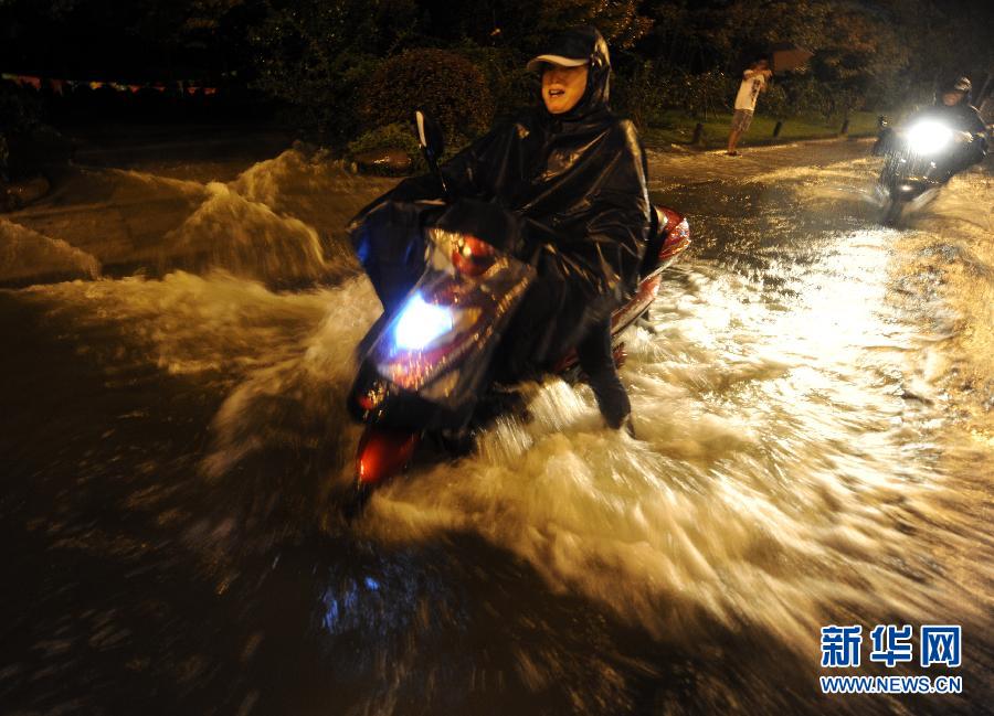 Zhejiang : Hangzhou inondée après le passage du typhon Fitow (4)