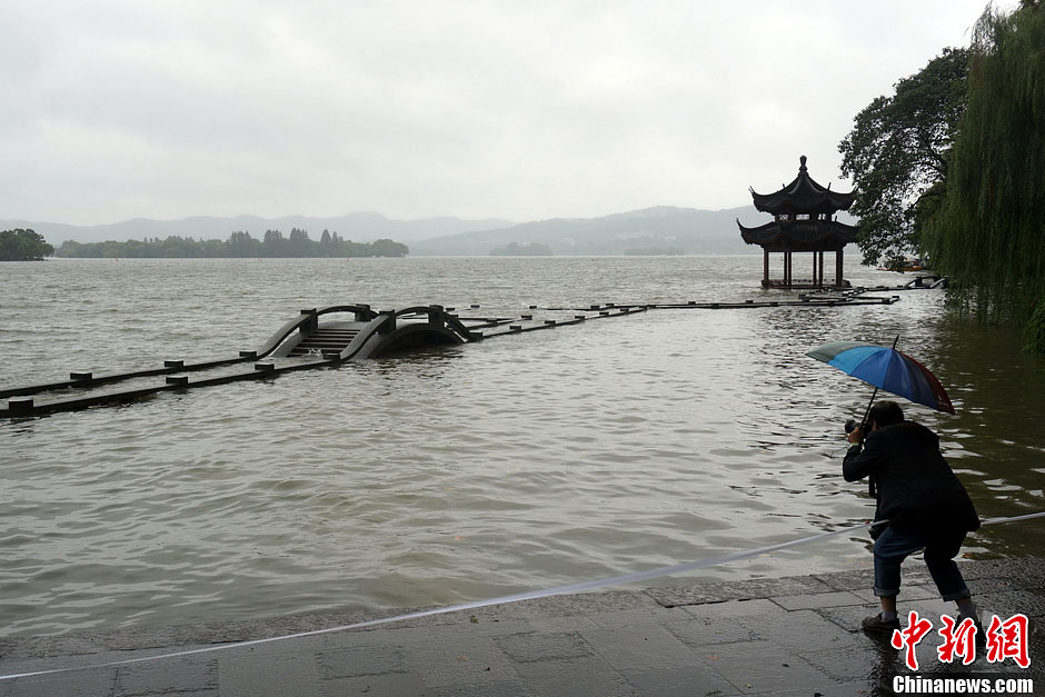 Hangzhou : crue historique du lac de l'Ouest  