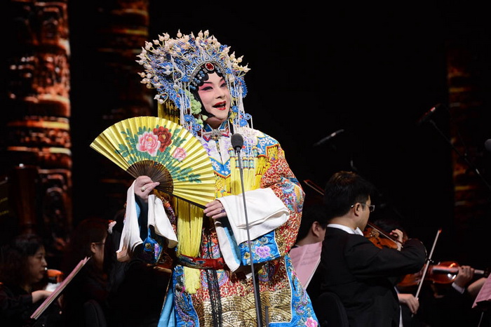 Rencontre magique entre Placido Domingo et les chanteurs de l'opéra de Beijing (3)