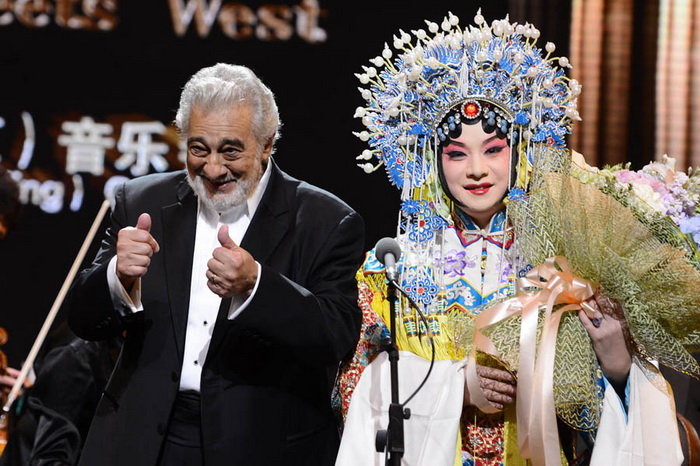 Rencontre magique entre Placido Domingo et les chanteurs de l'opéra de Beijing
