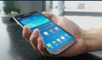 Samsung annonce le Galaxy Round, le premier téléphone portable à écran incurvé (3)