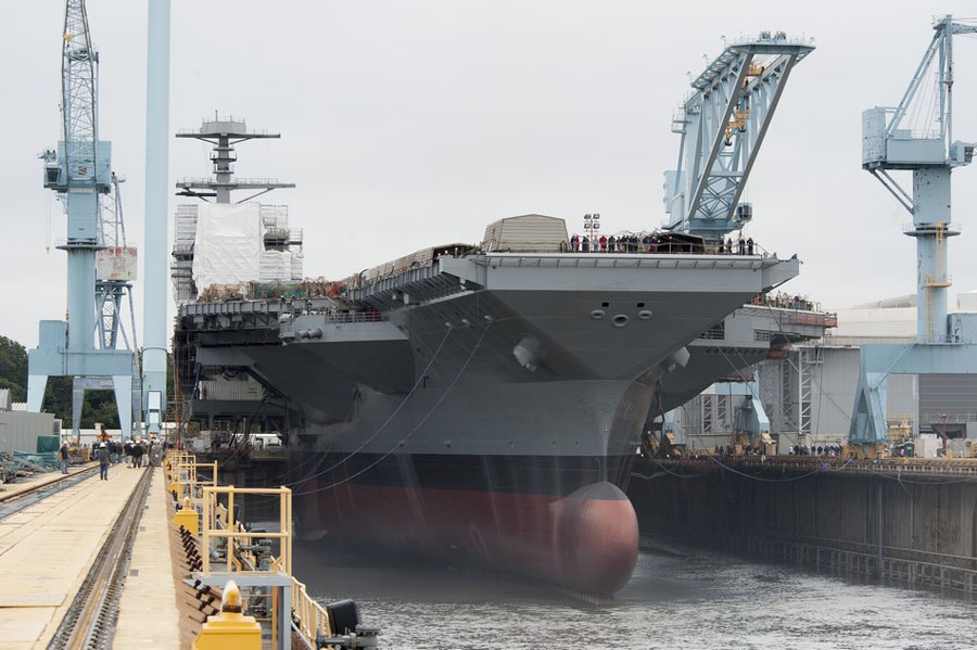 Mise à l'eau du futur porte-avions USS Gerald R. Ford aux Etats-Unis
