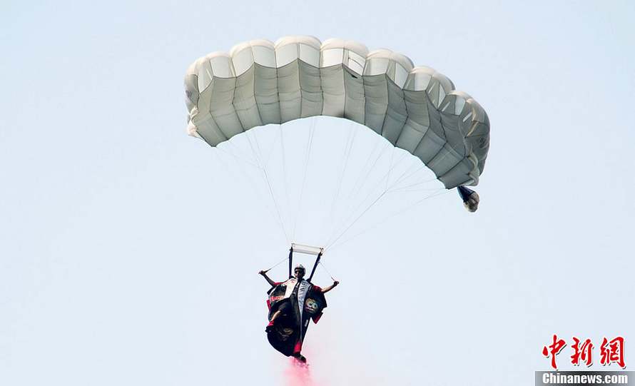 Clôture du 2e Championnat du monde de Wingsuit WWL à Zhangjiajie (8)