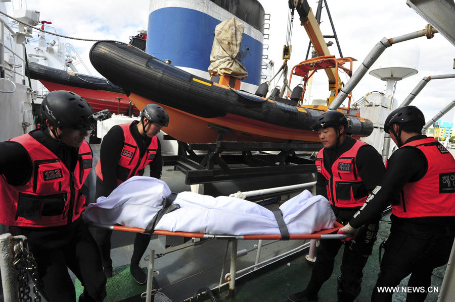 Huit marins secourus après le naufrage de leur navire au large des côtes de la République de Corée 