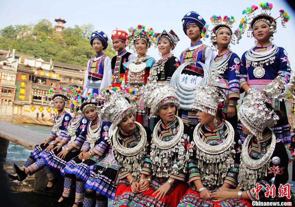 Les femmes de l'ethnie Miao aux coiffes d'argent (3)