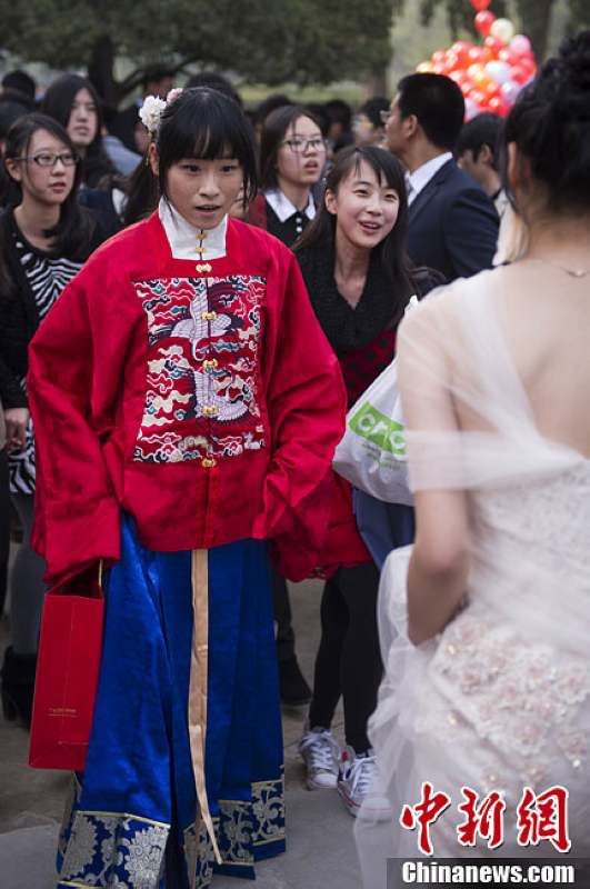 Beijing : 600 lycéens participent à un rite de passage à l'âge adulte (11)