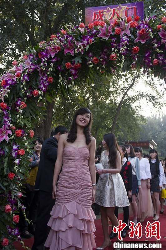 Beijing : 600 lycéens participent à un rite de passage à l'âge adulte (10)