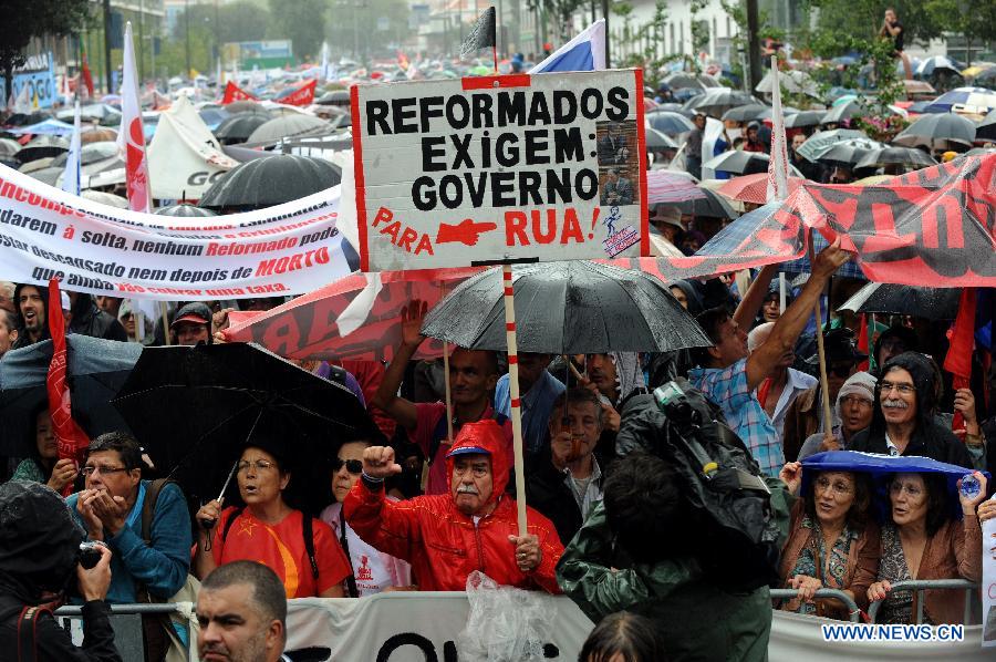 Portugal : d'importantes manifestations anti-austérité (4)