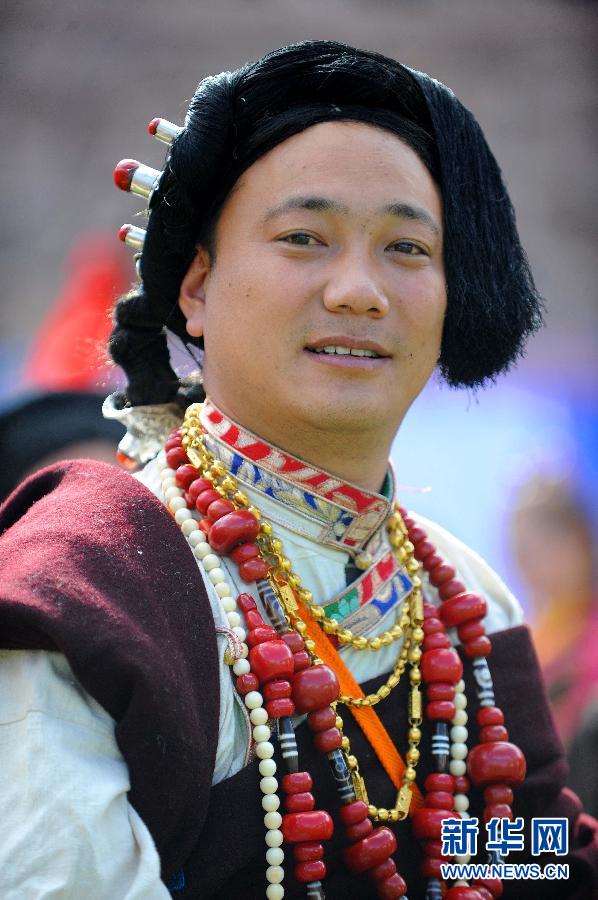 Multicolores! les costumes des Tibétains Kangba (6)