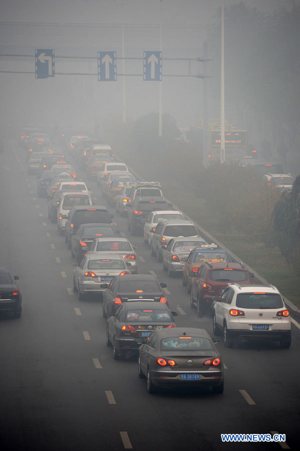 Chine: la ville de Harbin enveloppée par un épais brouillard