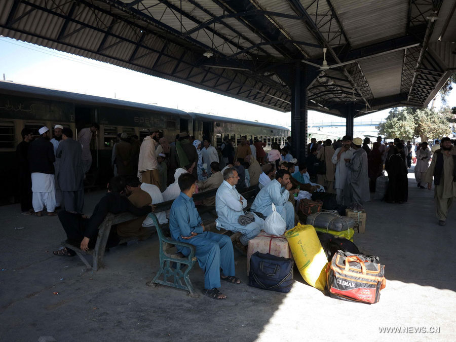 Pakistan: une explosion frappe un train, faisant cinq morts et 15 blessés  (2)