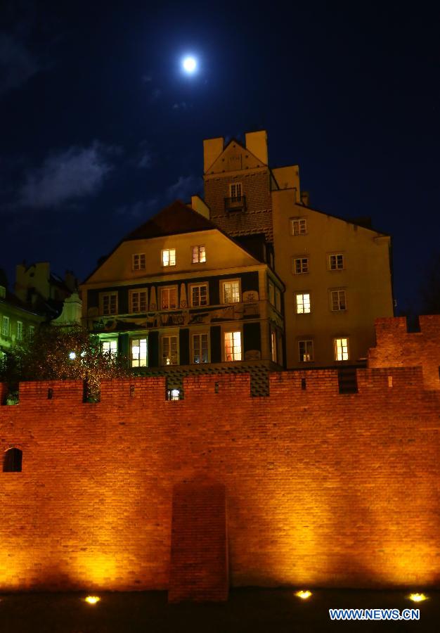 EN IMAGES: vues nocturnes du Centre historique de Varsovie (9)