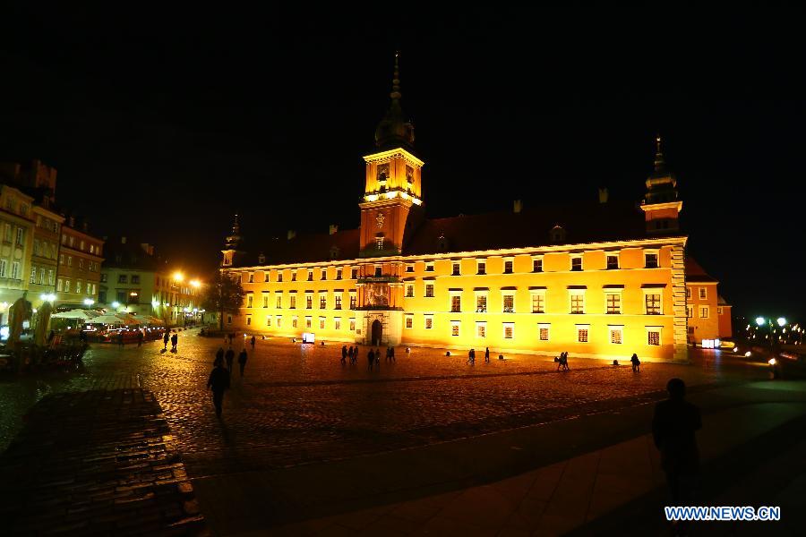 EN IMAGES: vues nocturnes du Centre historique de Varsovie (6)