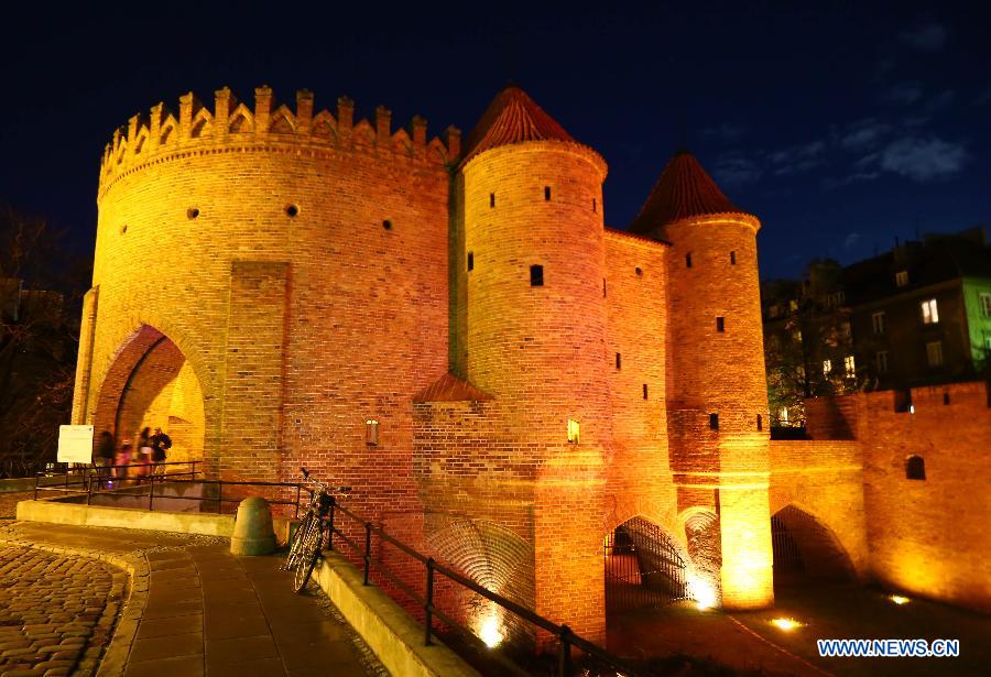EN IMAGES: vues nocturnes du Centre historique de Varsovie