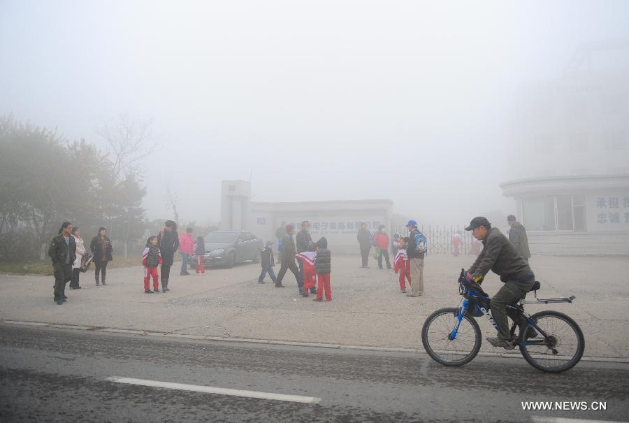 Un épais smog persiste dans le nord-est de la Chine (5)