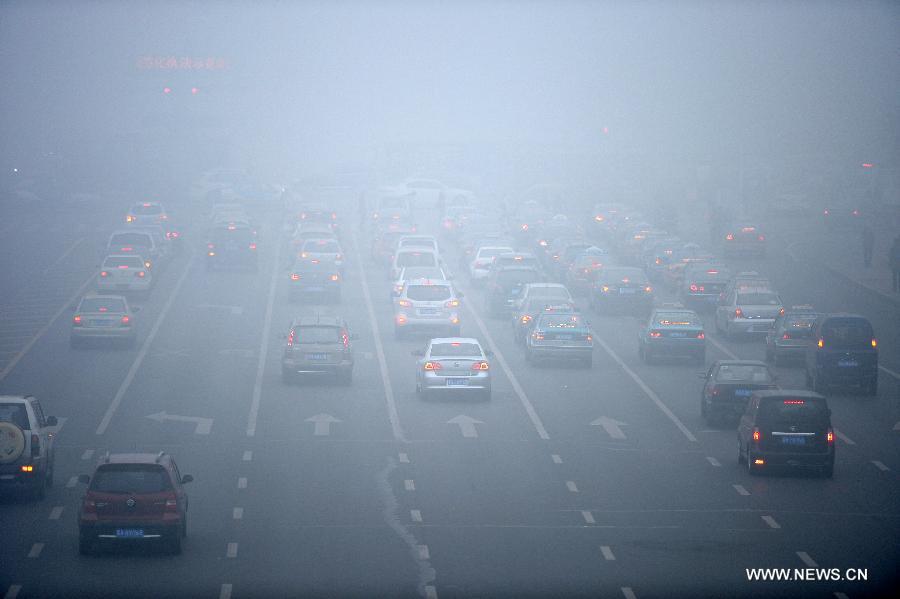 Un épais smog persiste dans le nord-est de la Chine