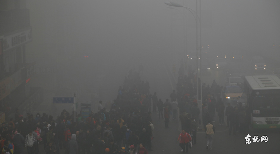 Pollution : un épais smog paralyse la ville de Harbin en Chine (2)