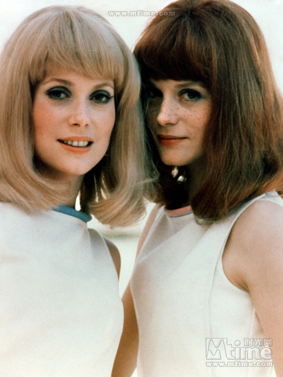 En 1966, Catherine a joué avec sa soeur Françoise Dorléac dans le film 'Les Demoiselles de Rochefort'.