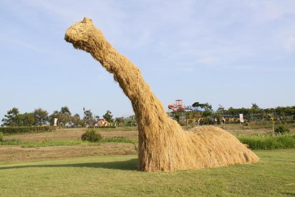 Japon : des sculptures en paille de riz pour la fête de la Moisson (7)