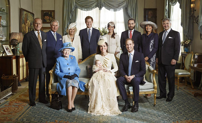 Les photos officielles de la famille royale avec George 