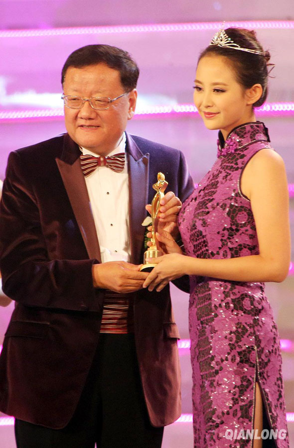 Wang Jinyao élue Miss Chinoise Cosmos 2013 (25)