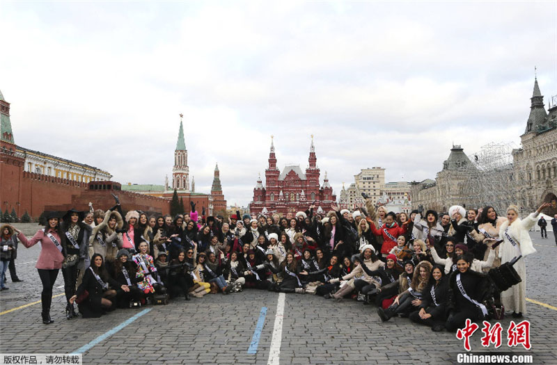 Les candidates de Miss Univers à la Fashion Week de Moscou (8)