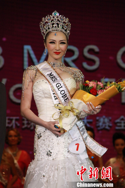 La Chinoise Gao Yiqian a été couronnée Mrs. Globe 2013. 