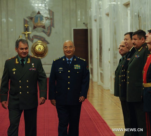 Des responsables russes et chinois s'engagent à promouvoir la coopération militaire bilatérale