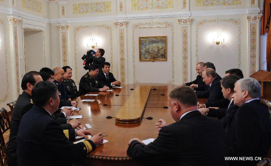 Poutine s'entretient avec un haut responsable militaire chinois sur les relations bilatérales