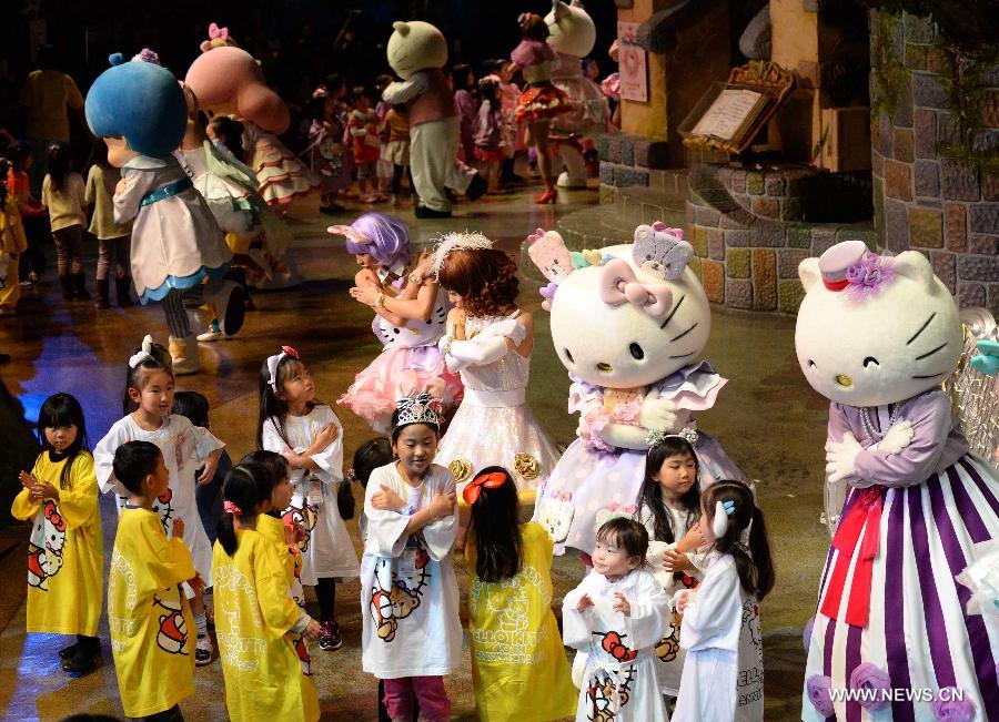 Tokyo: un bal pour le 40e anniversaire de Hello Kitty  (3)