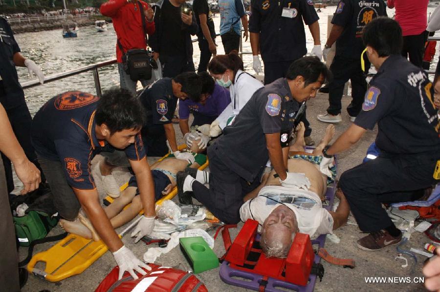 Six personnes tuées dans le naufrage d'un bateau d'excursion en Thaïlande  (3)