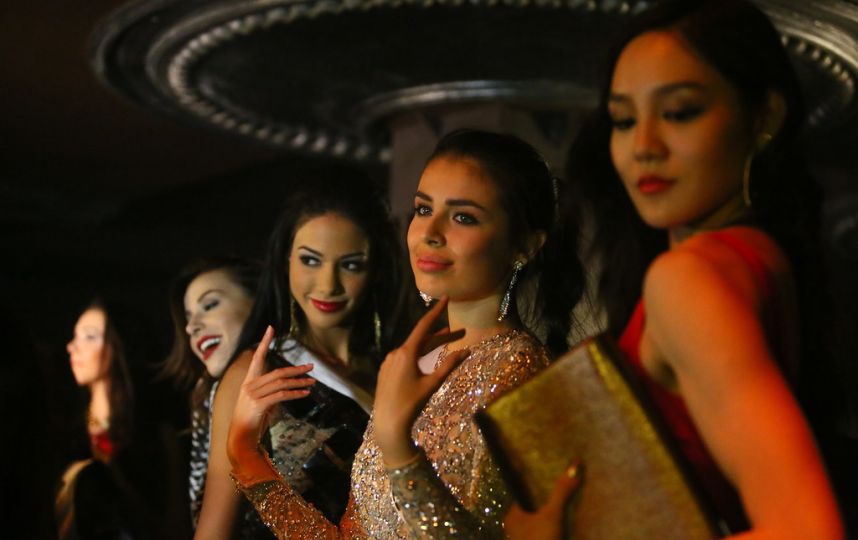 Les candidates de Miss Univers sortent en boîte à Moscou (12)