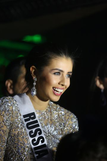 Les candidates de Miss Univers sortent en boîte à Moscou (9)